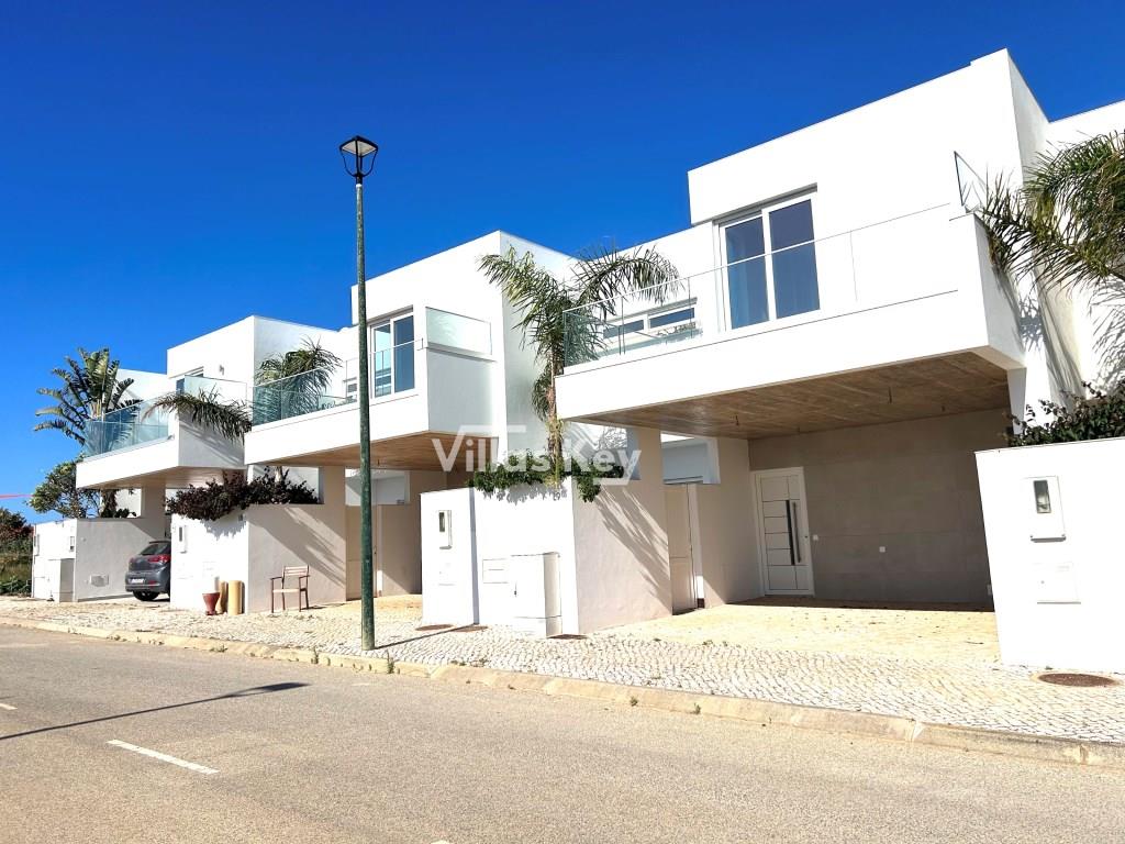 Maison moderne à Sagres, en bord de mer