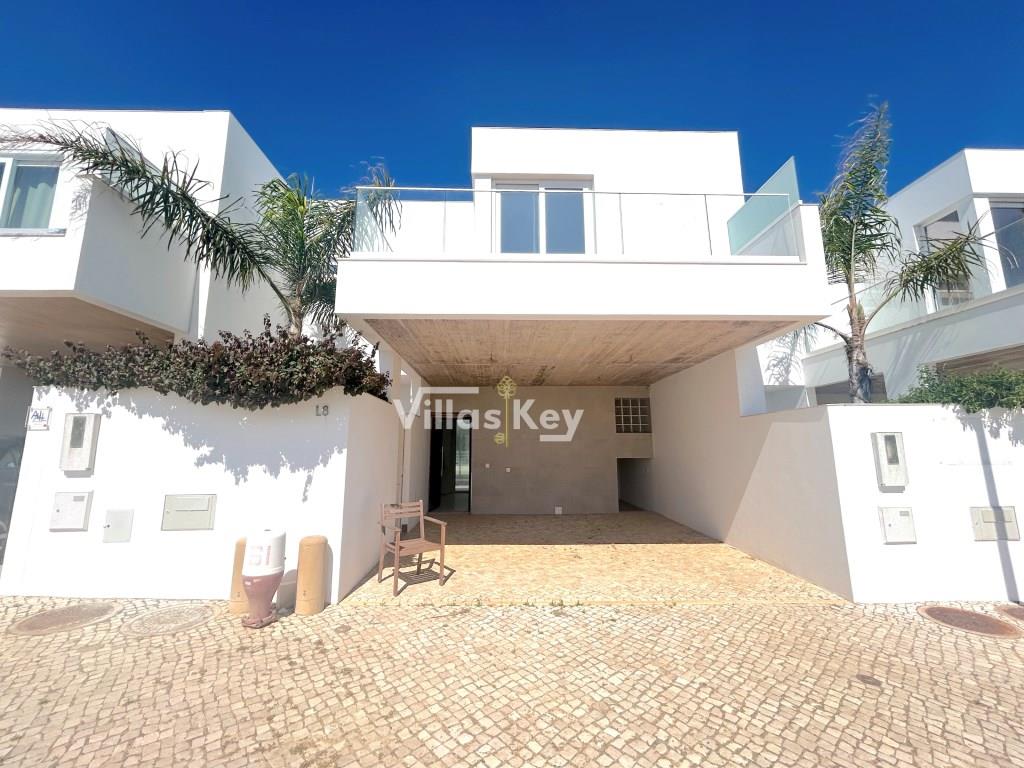 Maison moderne à Sagres, en bord de mer