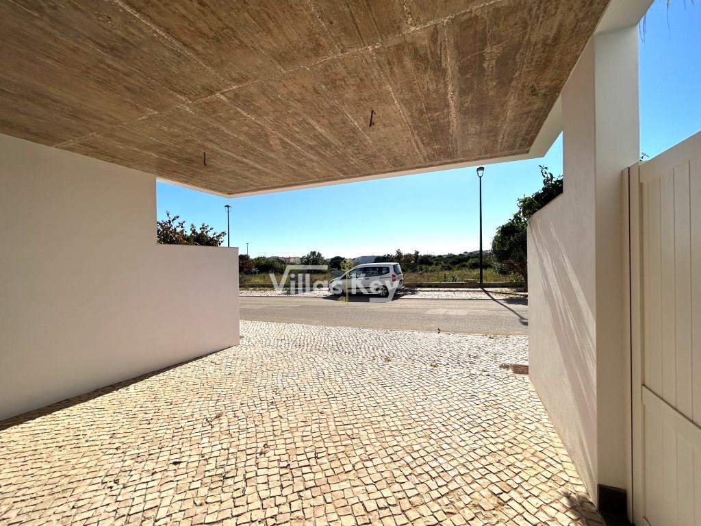 Maison moderne à Sagres, en bord de mer