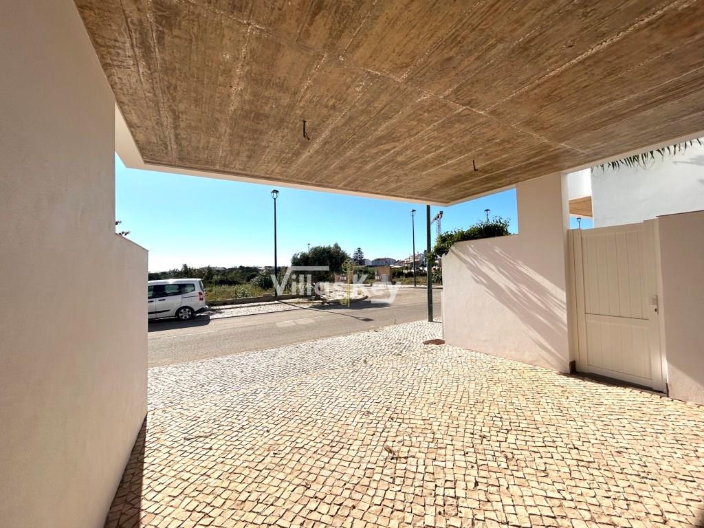 Maison moderne à Sagres, en bord de mer