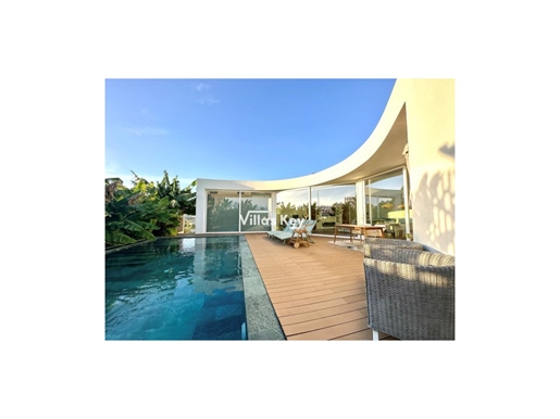 Moderne Villa mit Pool und Strandnähe zum Verkauf in Lagos