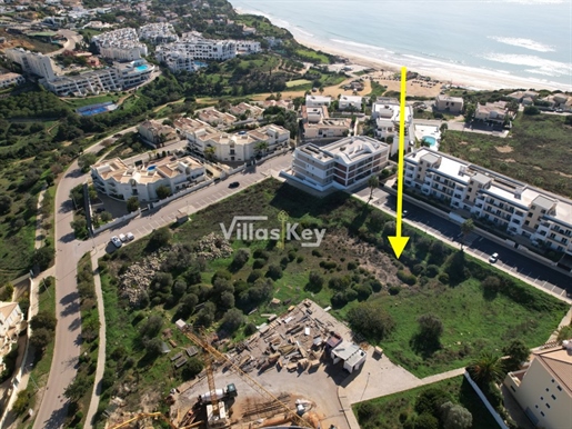 Lote com viabilidade aprovada para construir apartamentos e zona comercial, a 300m da Praia de Porto