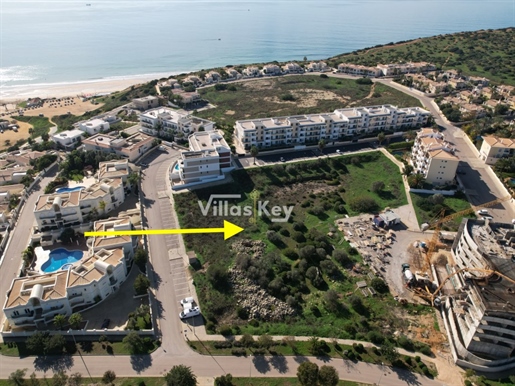 Plot with viability approved to build apartments and commercial area, 300m from Porto de Mós Beach