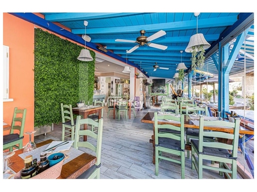 Restaurant avec terrasse à 500 mètres de Praia da Rocha/Algarve.