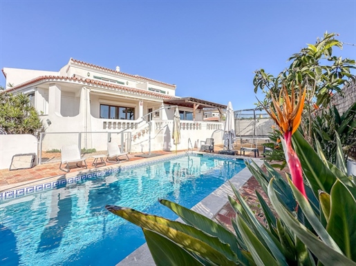 Villa de 12 chambres avec piscine à vendre à Lagos