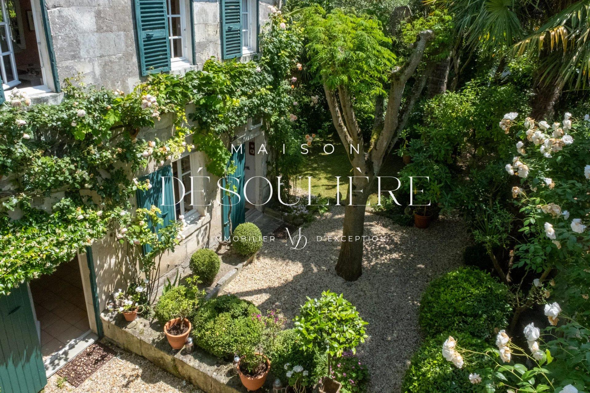 Vente confidentielle - Bourgeois house in the heart of La Rochelle