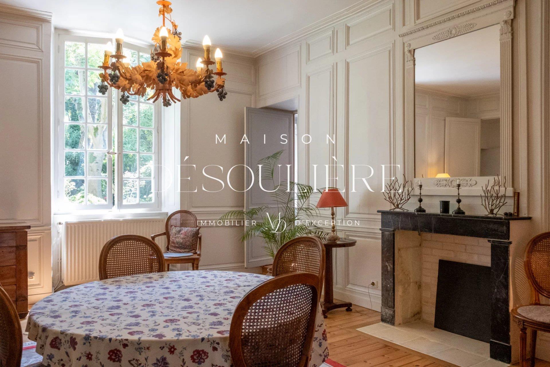Vente confidentielle - Bourgeois house in the heart of La Rochelle