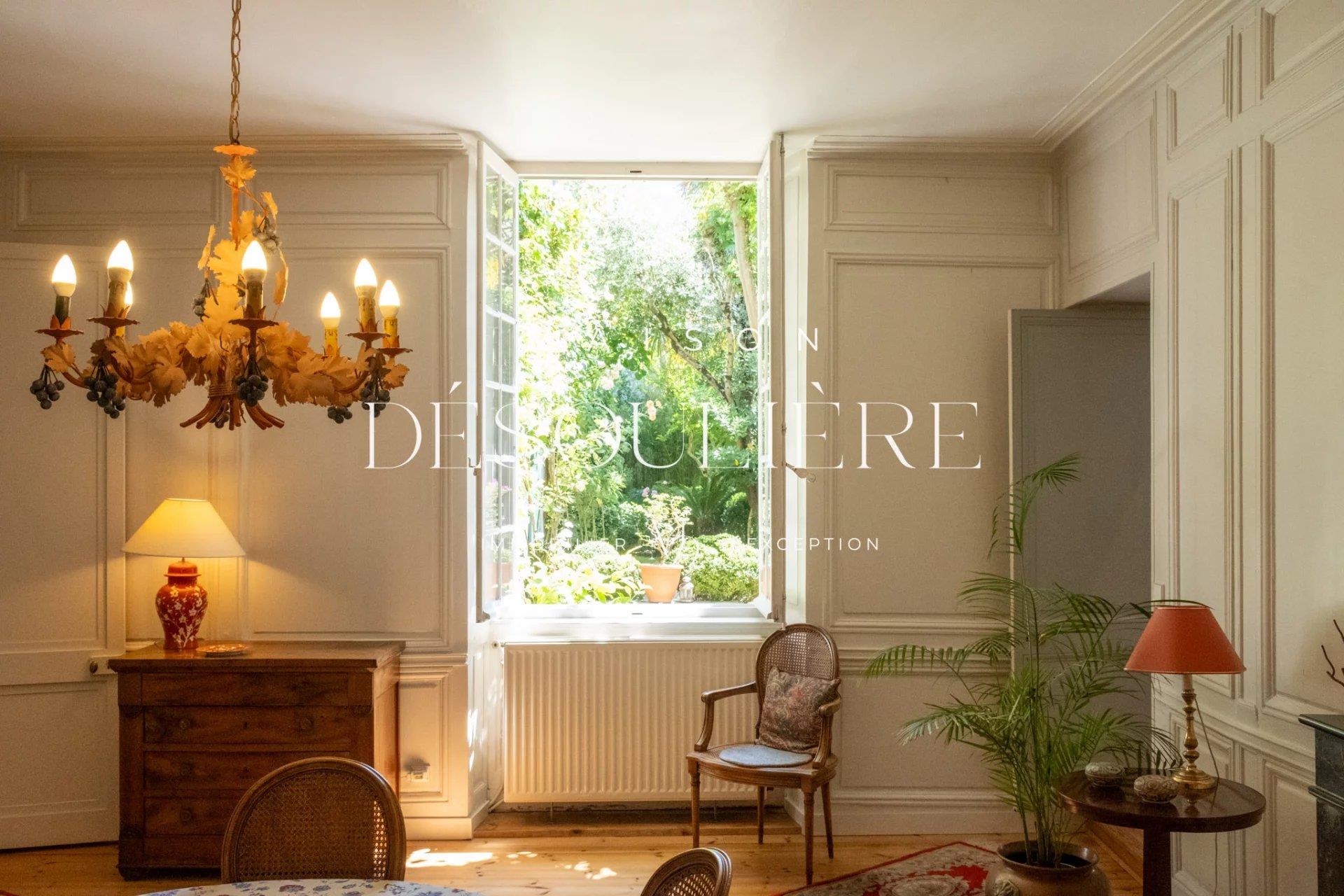 Vente confidentielle - Bourgeois house in the heart of La Rochelle
