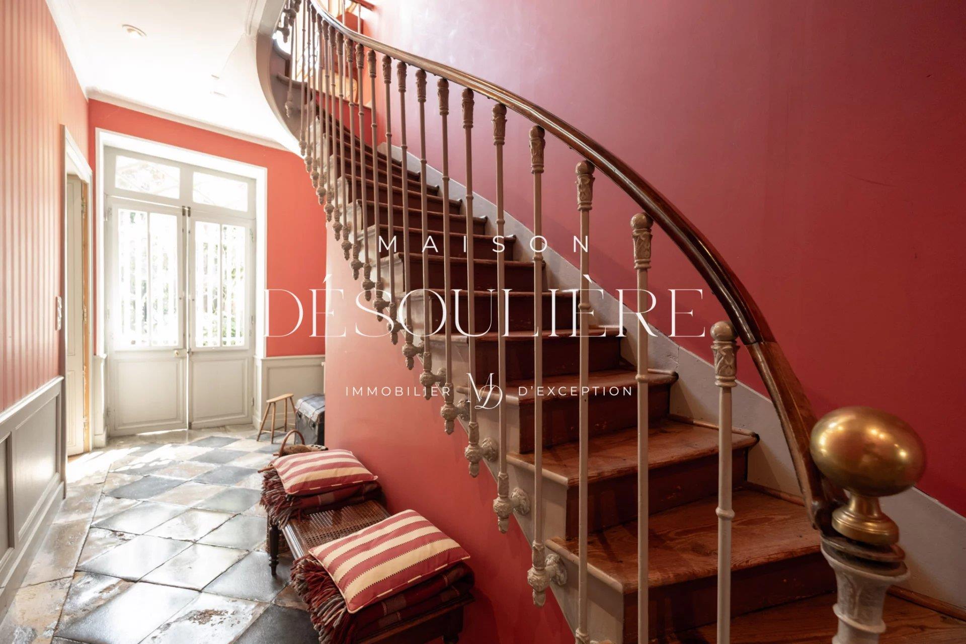 Vente confidentielle - Bourgeois house in the heart of La Rochelle