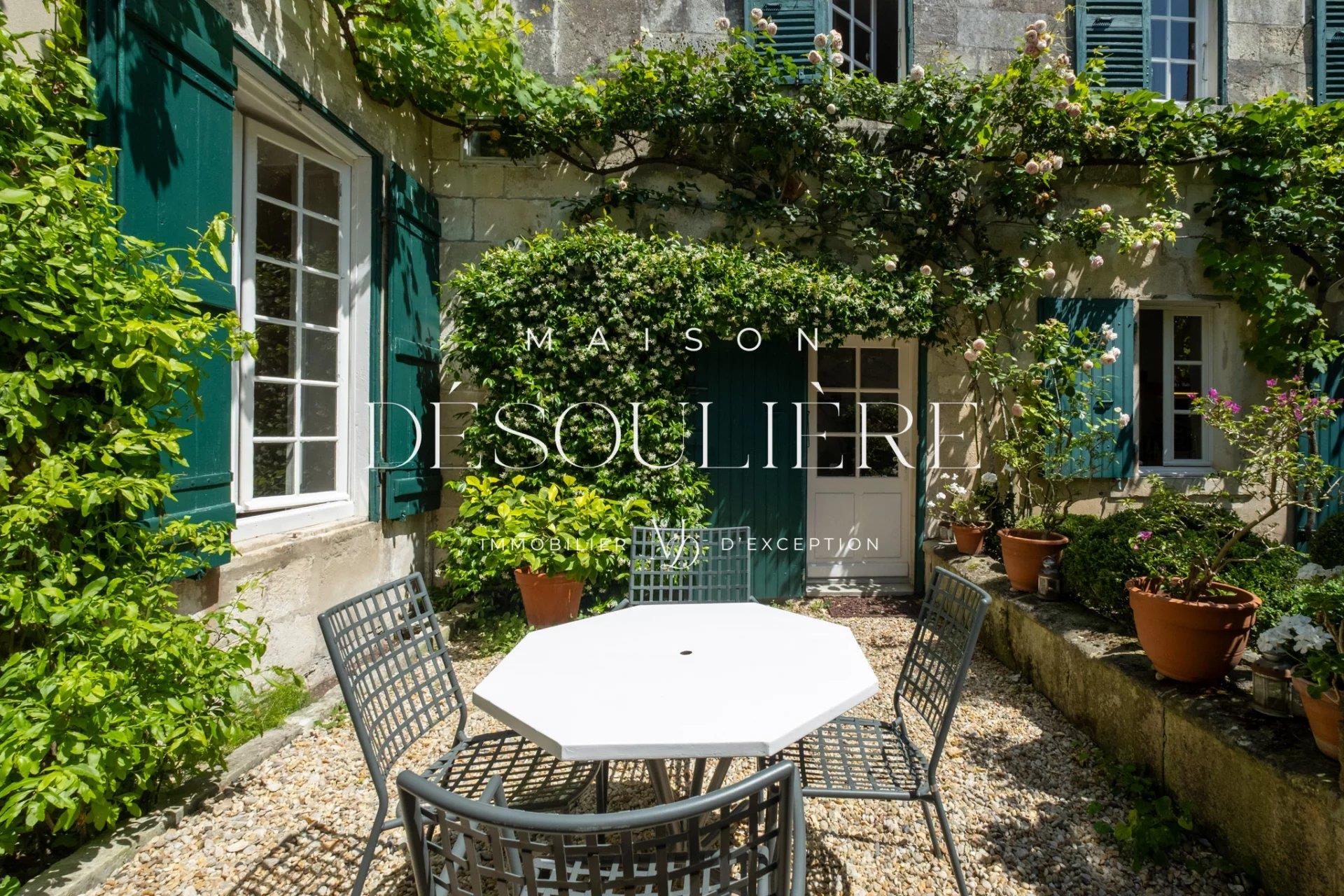 Vente confidentielle - Bourgeois house in the heart of La Rochelle