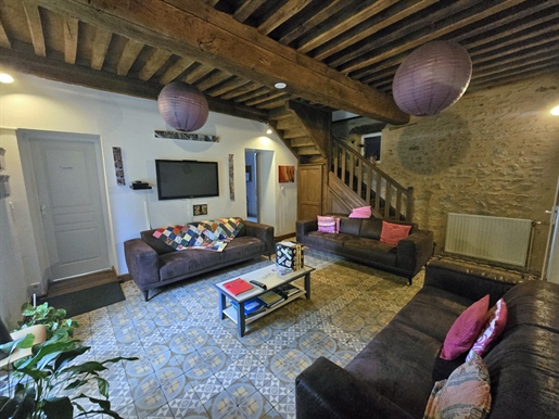 Beautiful bourgeois house 1h45 from Lyon