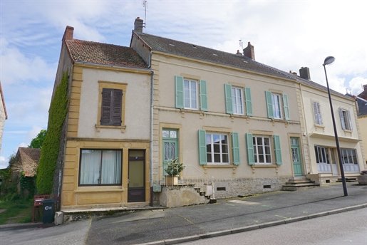 Between Paray and Montceau, beautiful and large village house with swimming pool