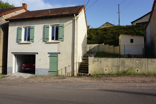 Centro de Le Donjon, pequeña casa renovada