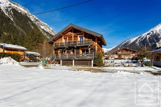 Detached chalet with potential for up to 4 bedrooms, Mont Blanc views, terrace and private parking