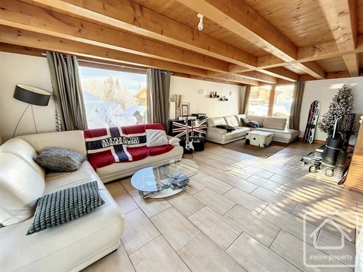 Furnished chalet with 4 bedrooms and 2 bathrooms, garage, ski storage, terrace, garden and jacuzzi