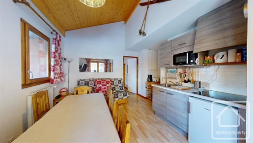 A modern and spacious three bedroom apartment close to the ski lifts.