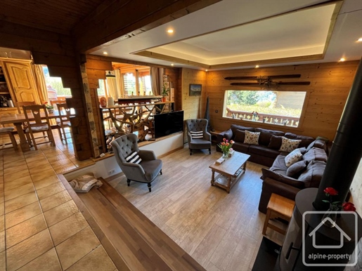 Spacious chalet with uninterrupted view of the mountains, 5 bedrooms, 5 bathrooms, a mazot and a dou