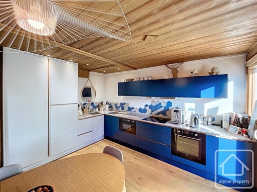 Renovated, 2 bedroom apartment with 1 bathroom and balcony, in the centre of Les Carroz.