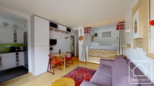 Studio apartment with south-facing balcony, views of Mont Blanc, communal swimming pool and walking