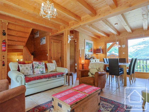 Un chalet jumelé moderne de 4 chambres et 3 salles de bains avec garage et jardin