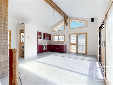 Totally renovated, very light chalet with 2 bedrooms and bathrooms.