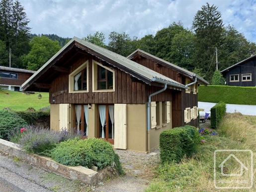 A charming three-bedroom chalet with rustic character, nestled in a convenient location close to Mor