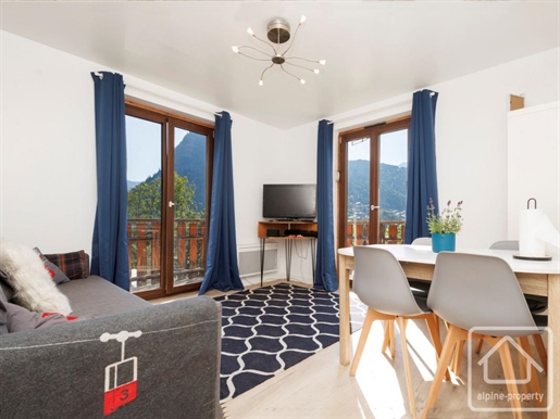 2-Bedroom apartment in Morzine, completely renovated with superb views from the large balconies