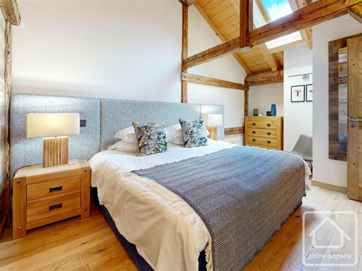 Beautifully renovated 5 bedroom town centre chalet with independent apartment and parking