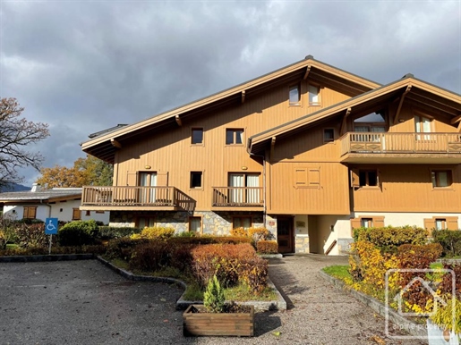 A delightful 2 bedroom, west facing apartment, a 6 minute walk to the main ski lift in Samoens