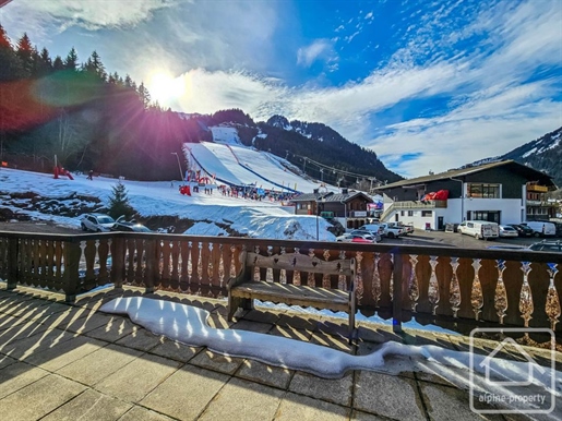 A spacious and modern chalet located right by the main piste of Linga.