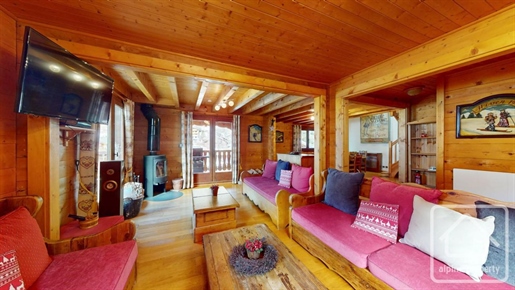 A spacious and modern chalet located right by the main piste of Linga.