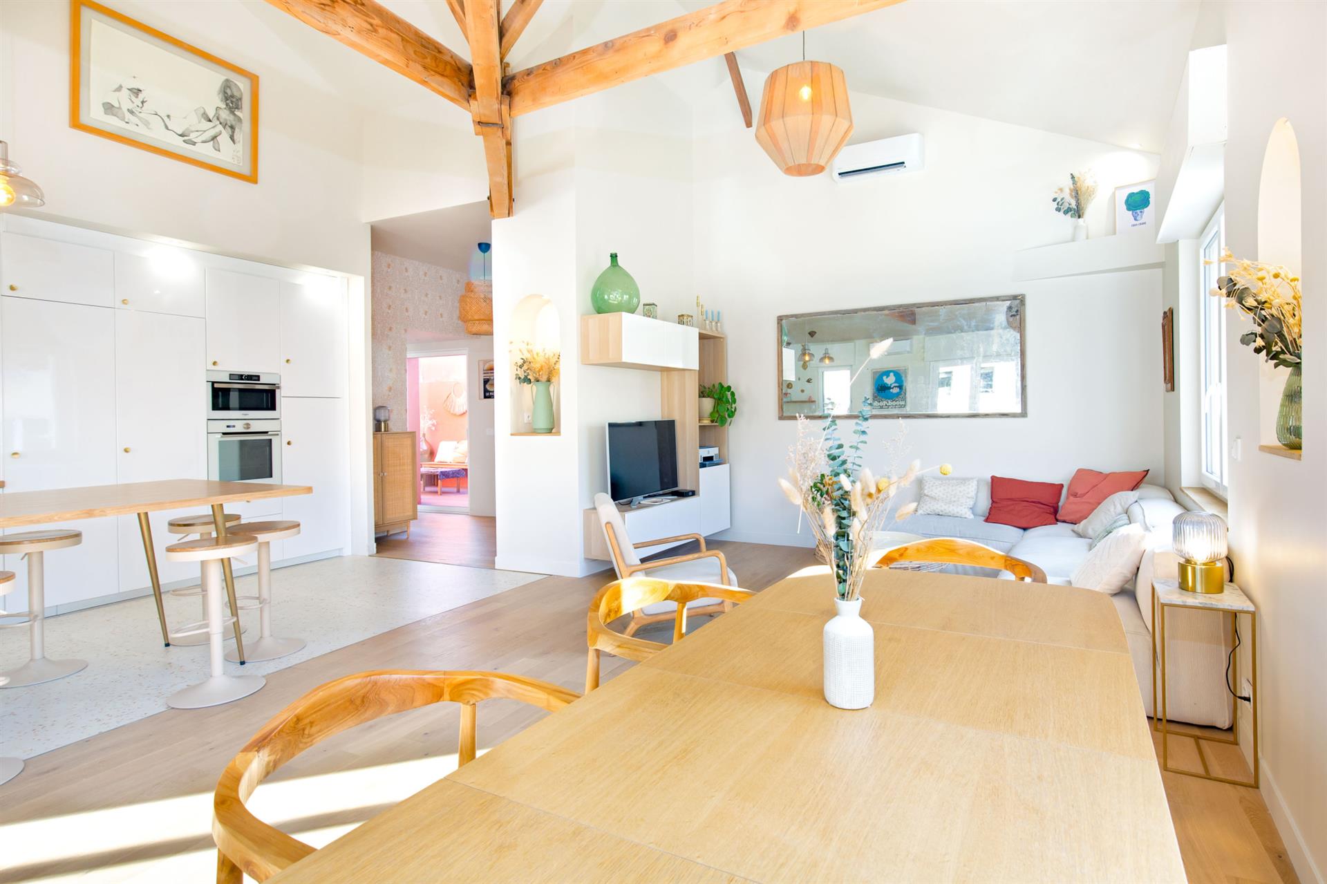 Exceptional apartment of 160m2 with terrace in the city center
