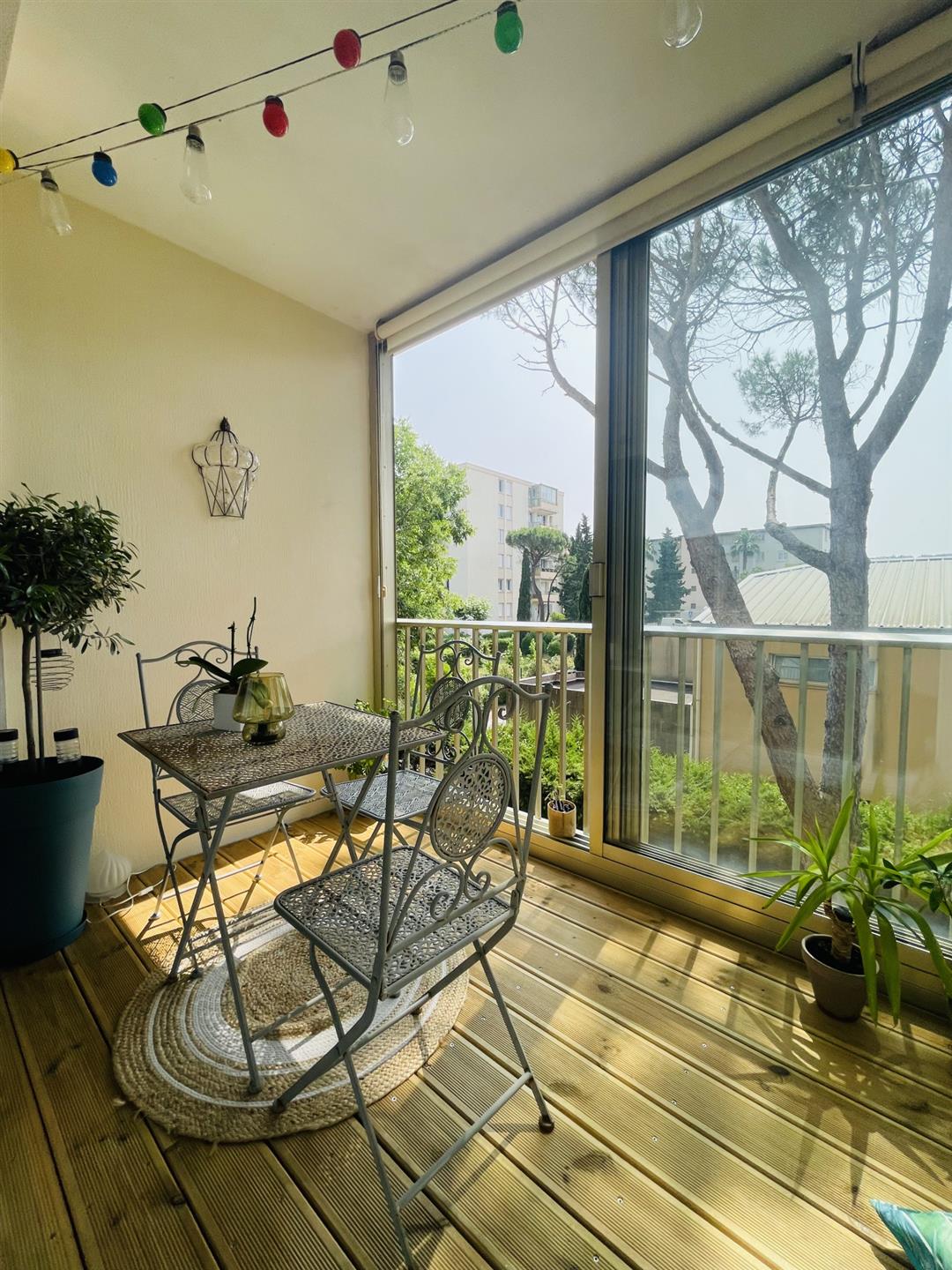 Sale beautiful renovated 3-room apartment in the city center on foot