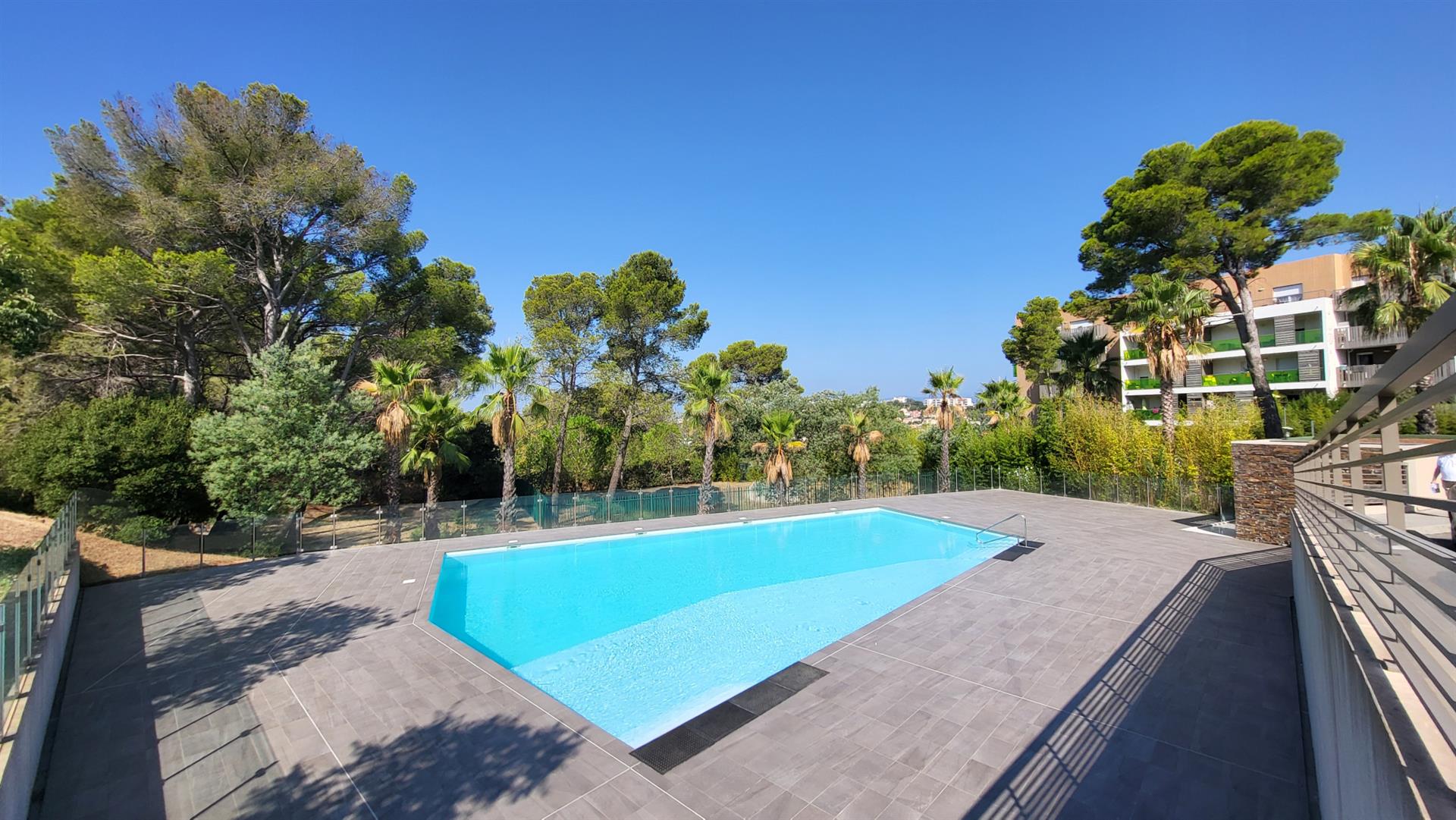 Purchase: Apartment (83700)