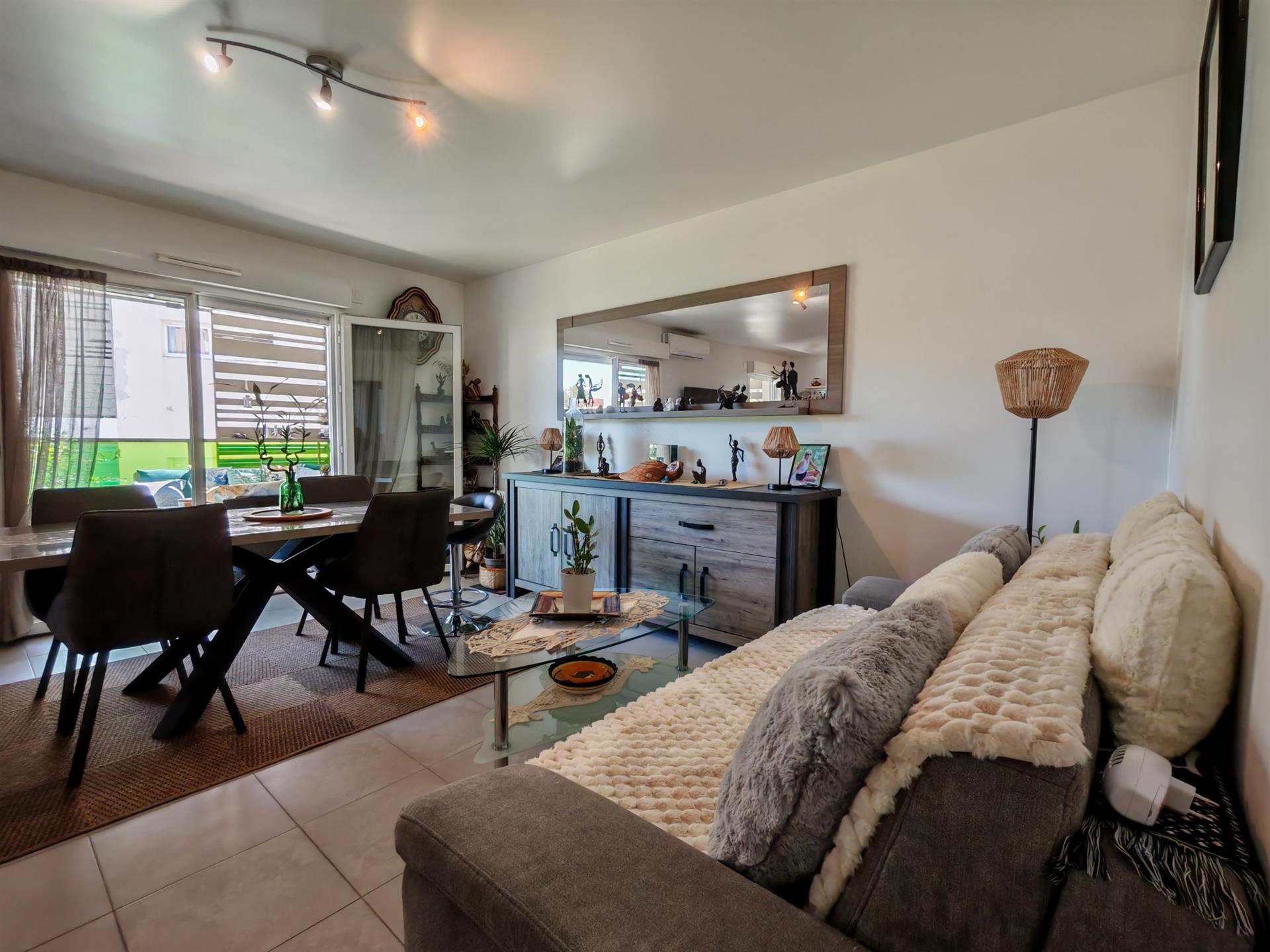 Purchase: Apartment (83700)
