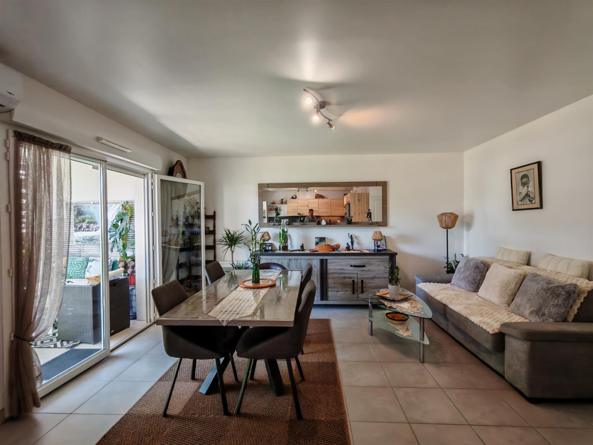Purchase: Apartment (83700)