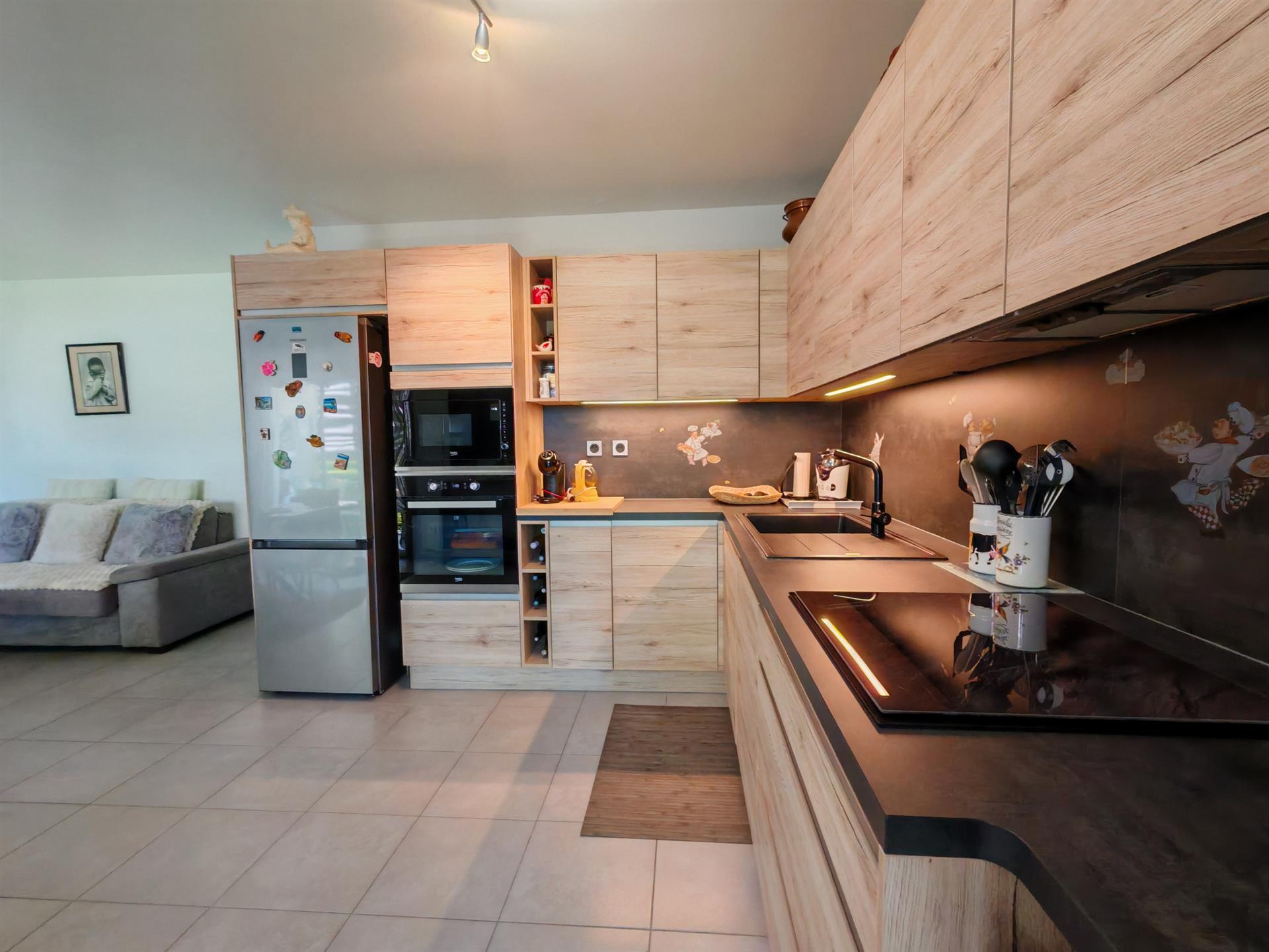 Purchase: Apartment (83700)