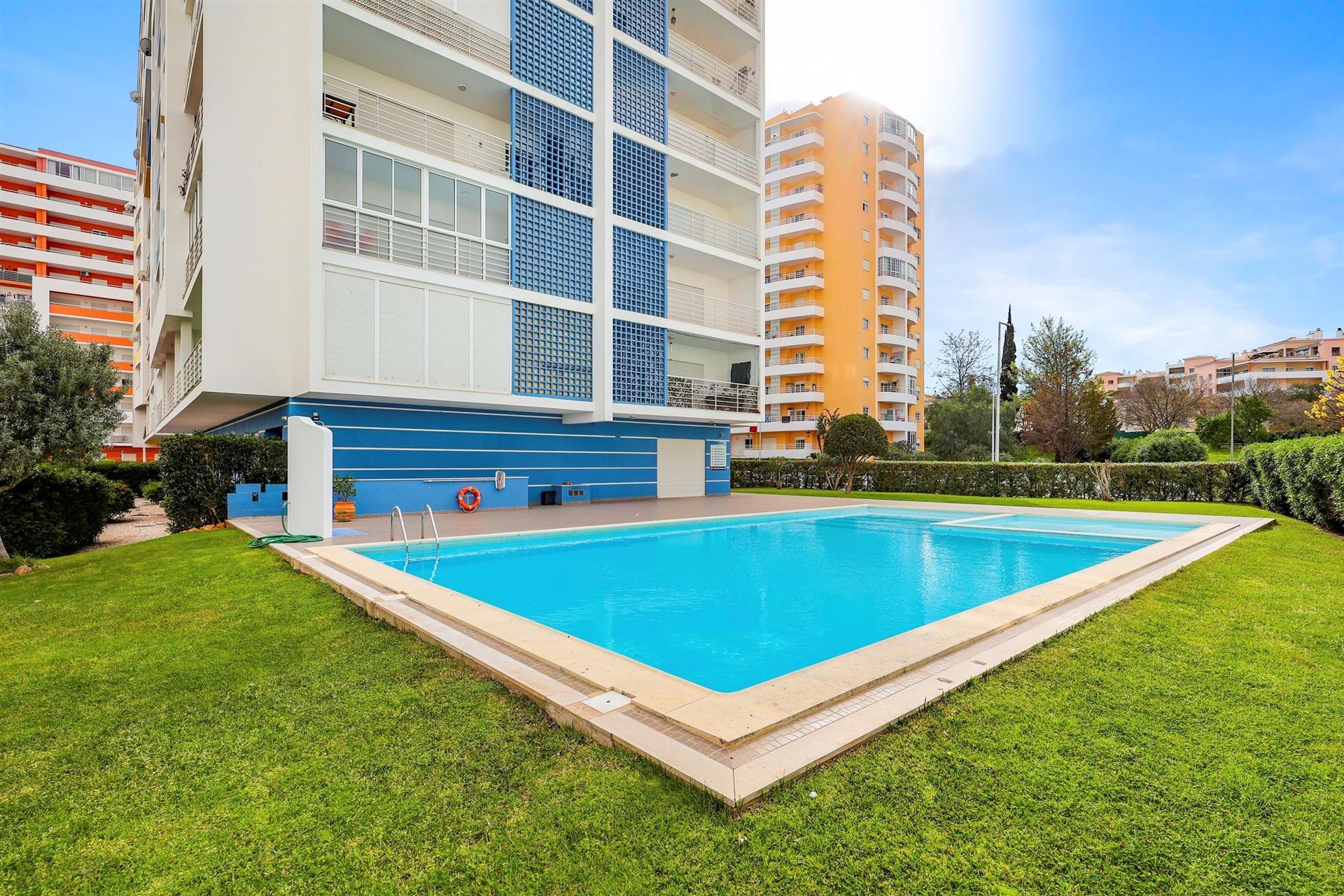 Apartamento de 1 dormitorio con piscina en venta en Alto do Quintão en Portimão