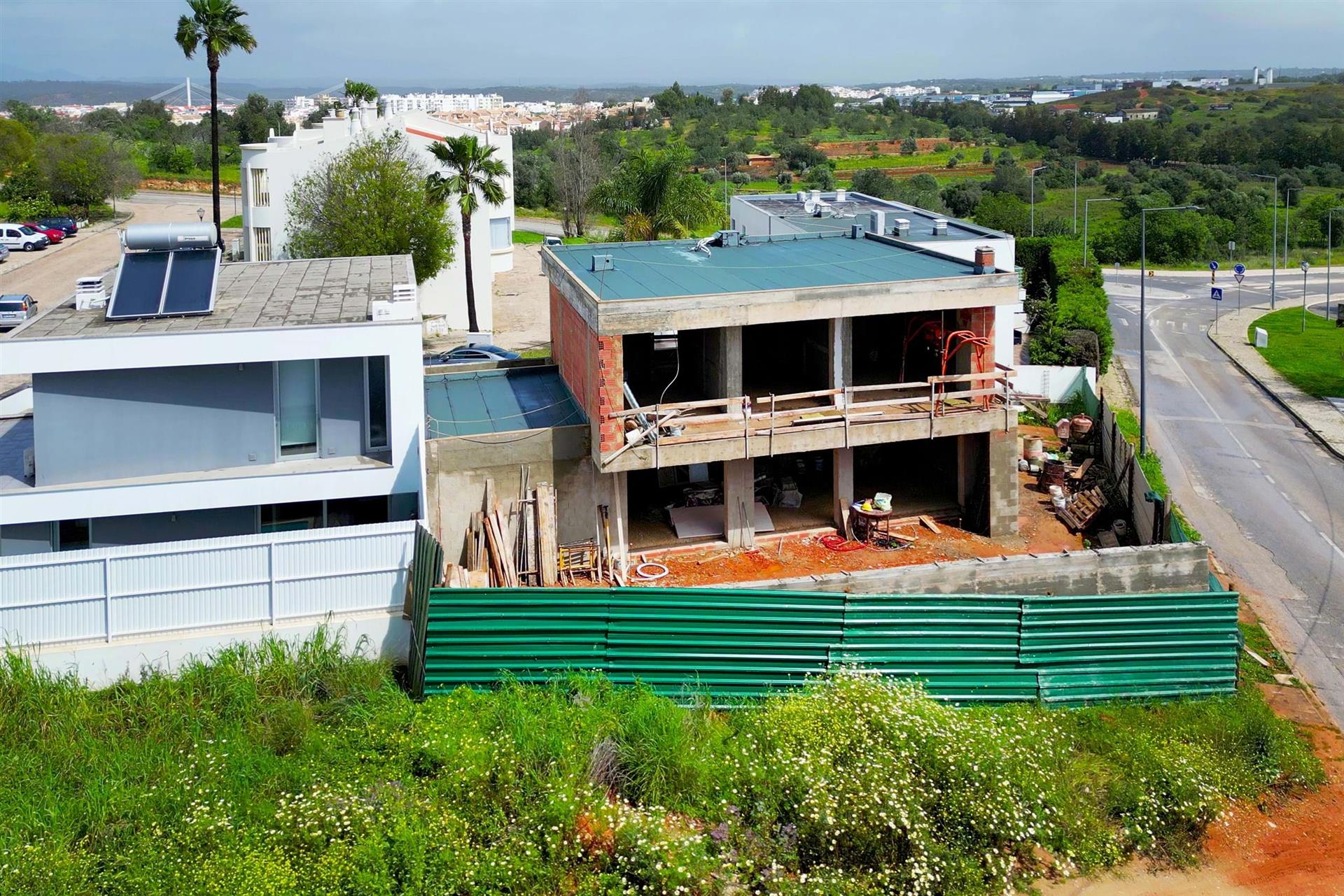 Moradia em construção T3+1 com piscina à venda na Bela Vista, Lagoa