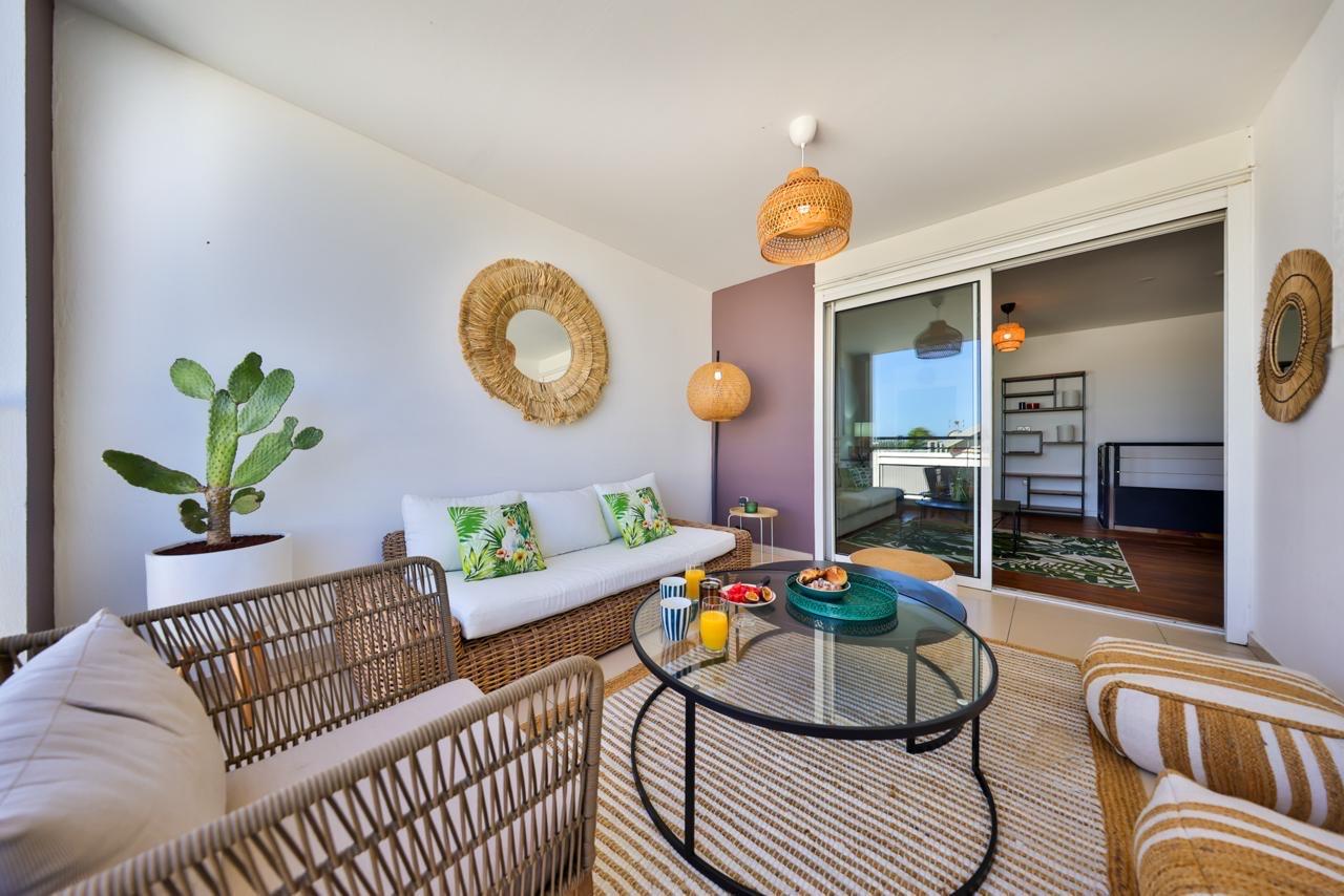 Sällsynt - till salu – Bahia Beach | High-end F3 duplex med trädgård, terrasser och premiummöbler i