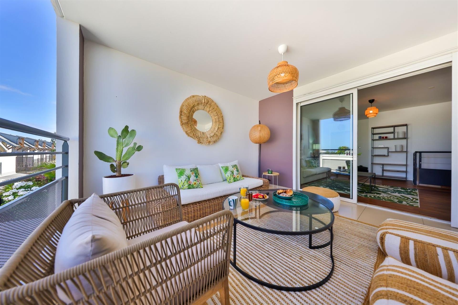 Sällsynt - till salu – Bahia Beach | High-end F3 duplex med trädgård, terrasser och premiummöbler i