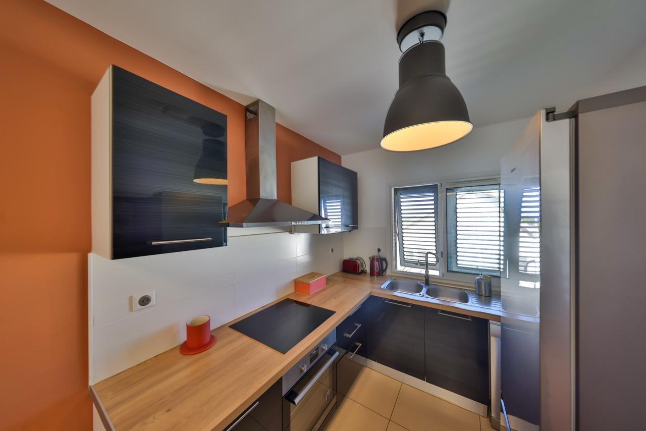 Sällsynt - till salu – Bahia Beach | High-end F3 duplex med trädgård, terrasser och premiummöbler i