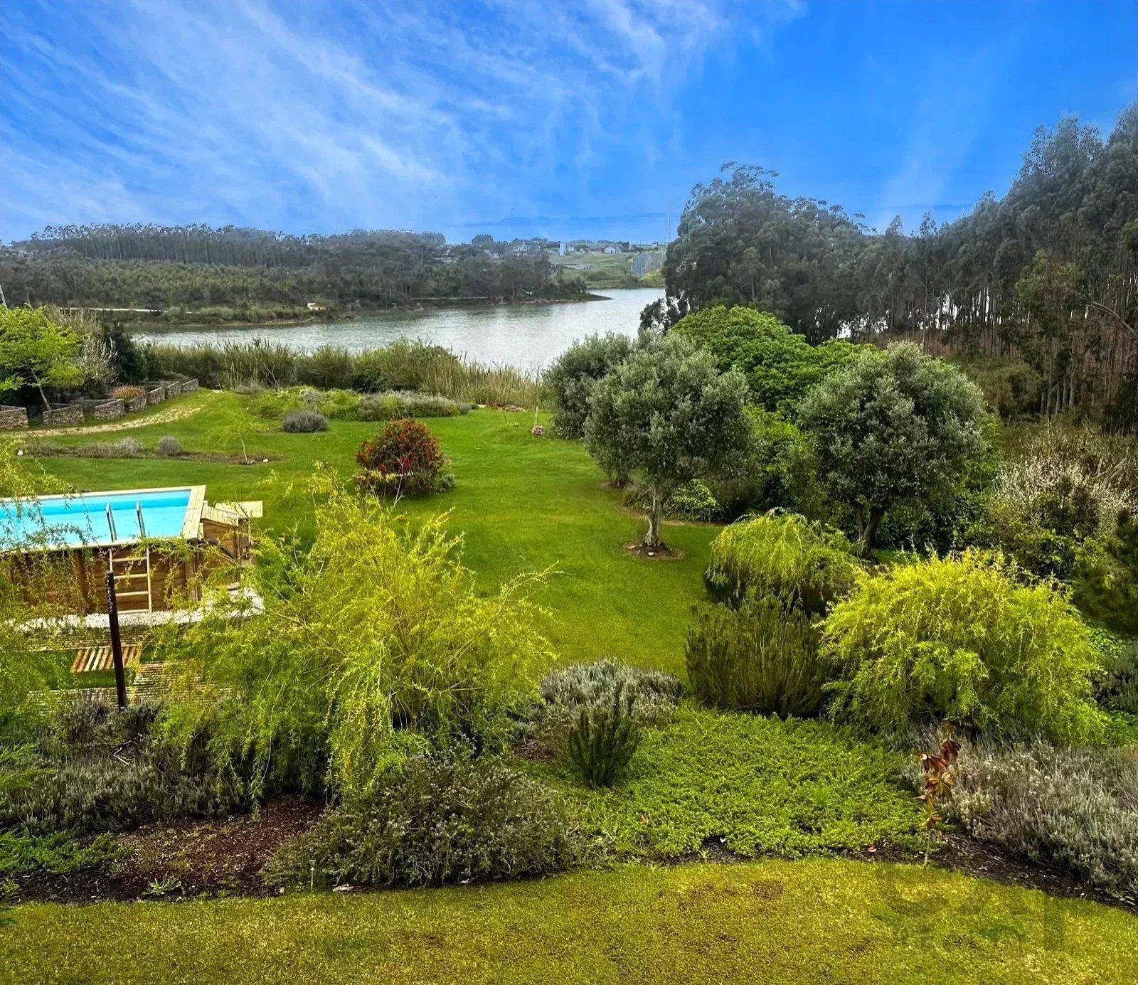 Stunning Lakeside Villa Near the Sea