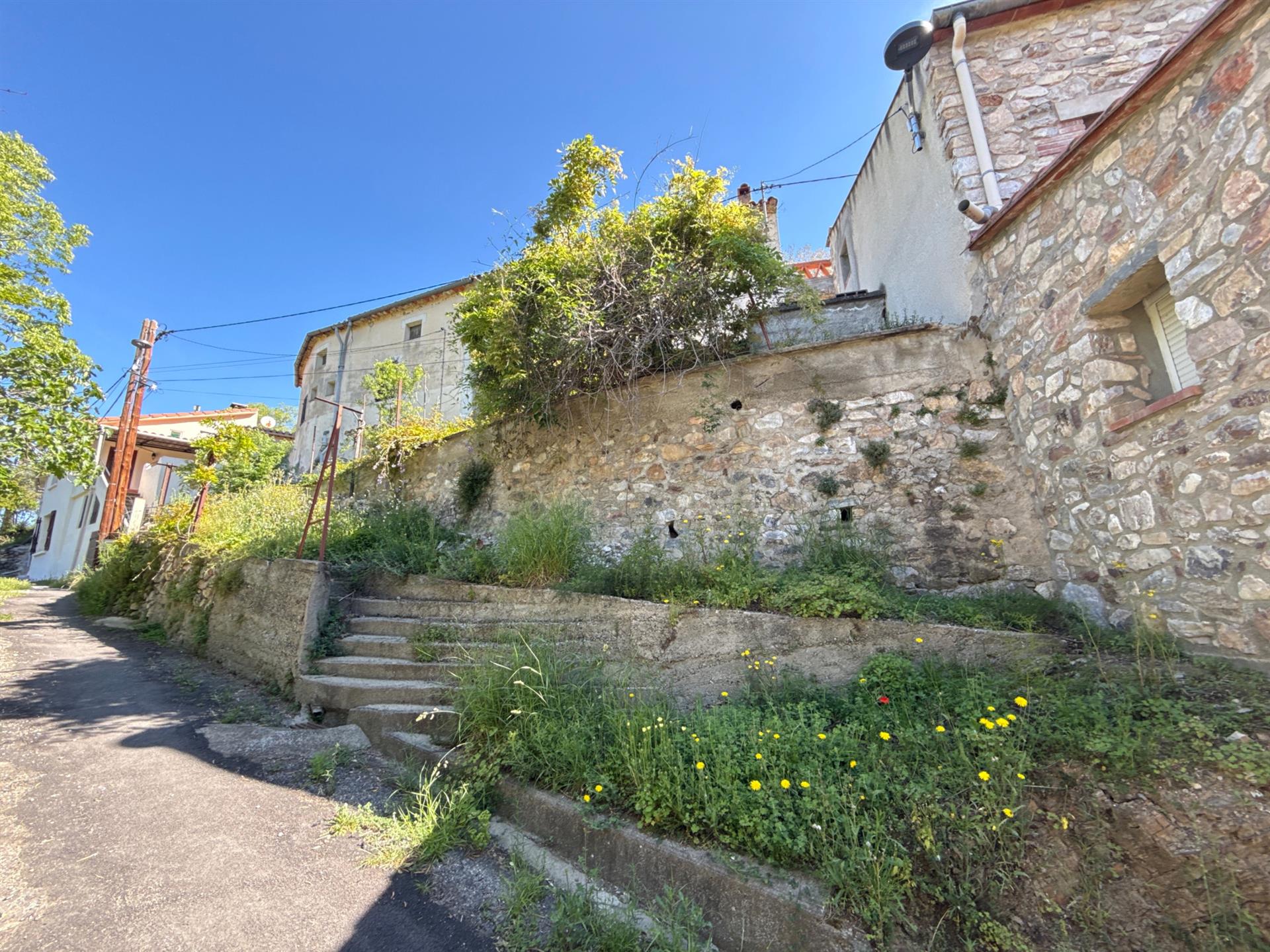 Village House To Renovate With Non-Attached Garden - Quiet And Natural Area