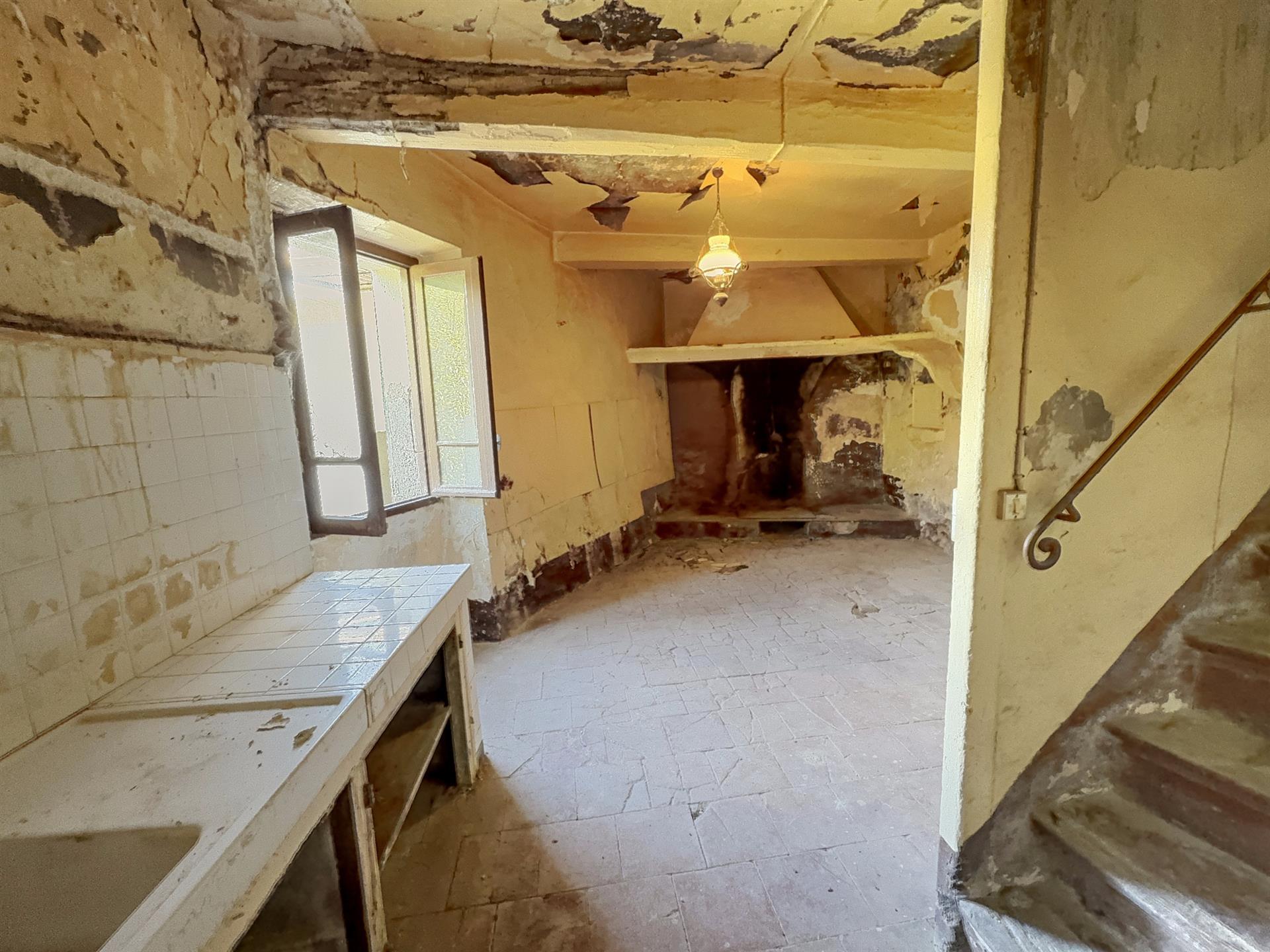 Village House To Renovate With Non-Attached Garden - Quiet And Natural Area