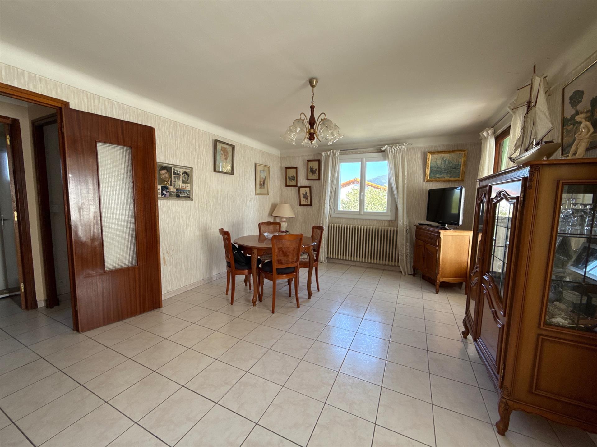 124M2 House Composed Of Two Apartments With Garden