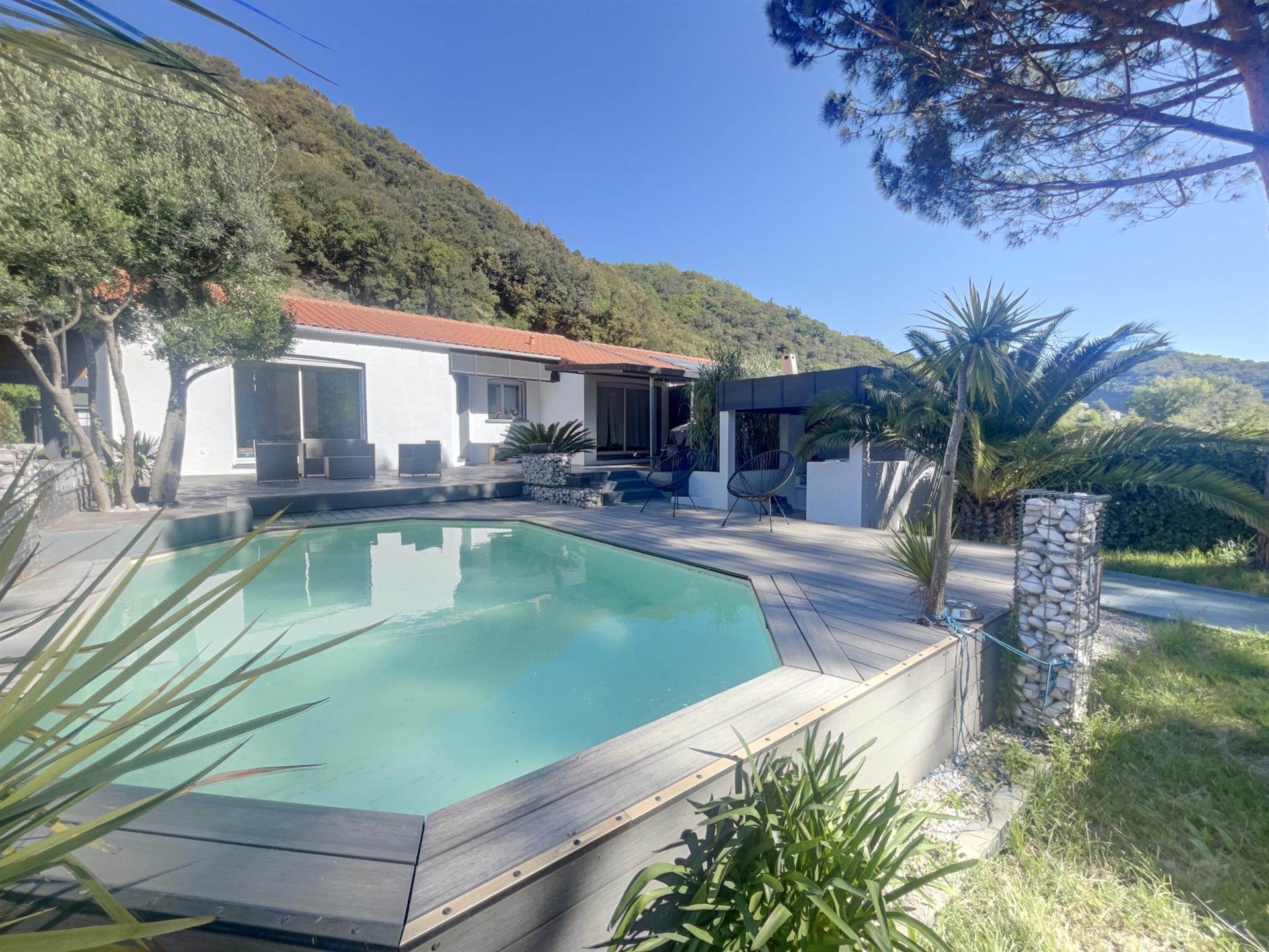 Modern F4 Villa With Pool