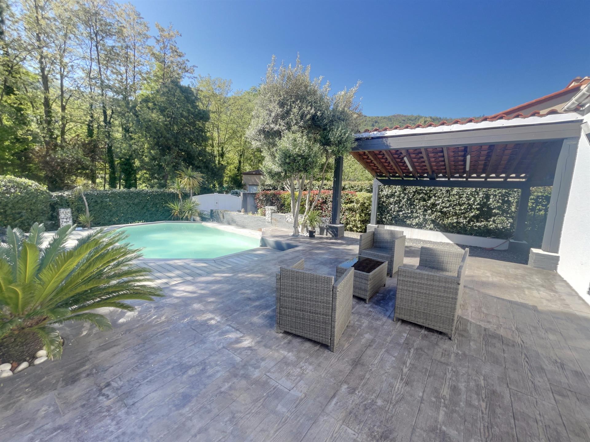 Modern F4 Villa With Pool