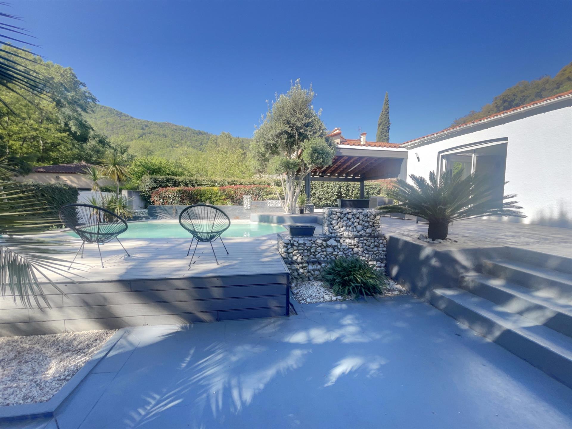Modern F4 Villa With Pool