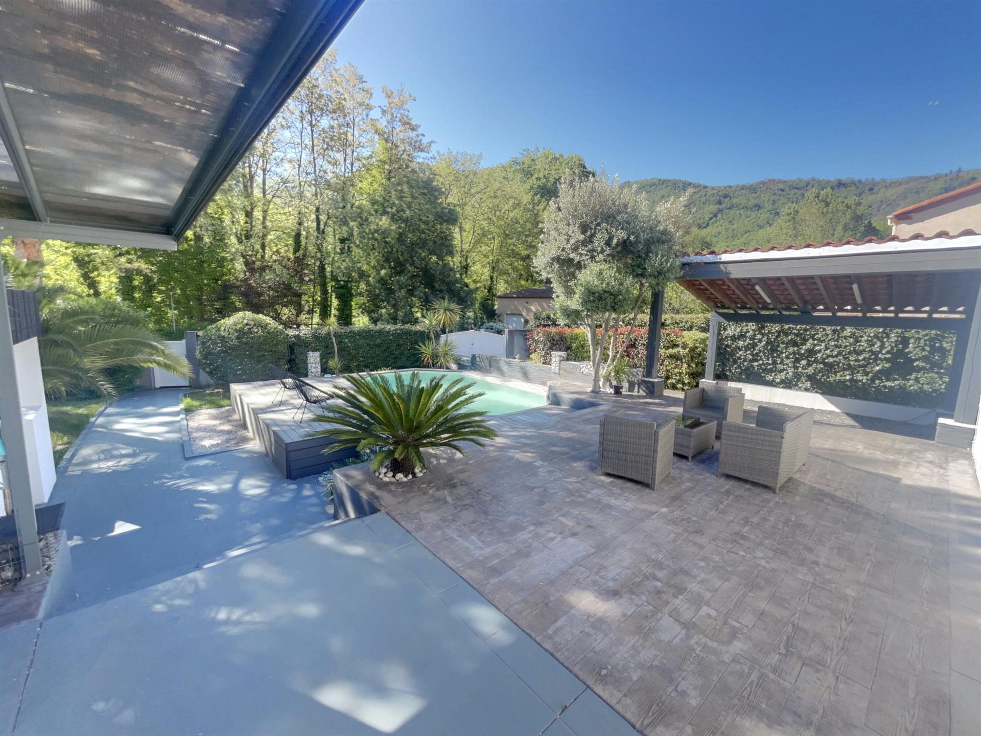 Modern F4 Villa With Pool